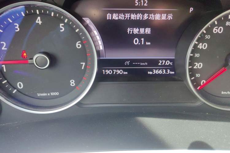 Used Volkswagen Touareg 2011 3.0 TSI High-End Version Odometer Close Up