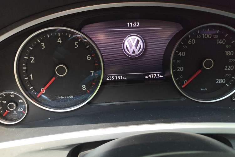 Used Volkswagen Touareg 2011 3.0 TSI Comfort Version Odometer Close Up