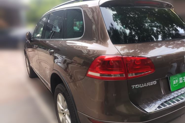Used Volkswagen Touareg 2011 3.0 TSI High-End Version Rear Left 45 Deg
