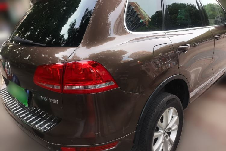 Used Volkswagen Touareg 2011 3.0 TSI High-End Version Rear Right 45 Deg