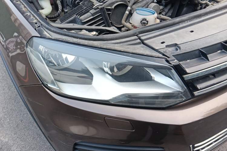 Used Volkswagen Touareg 2011 3.0 TSI Standard Version Right Front Headlight