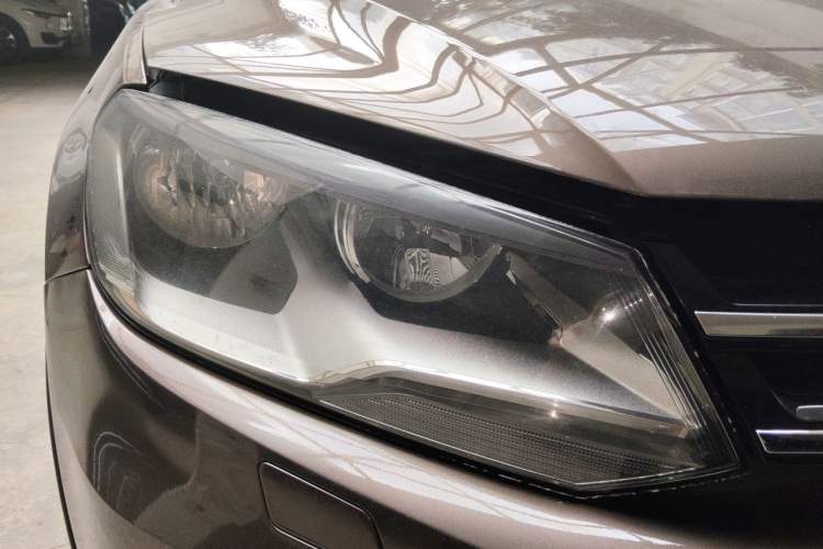 Used Volkswagen Touareg 2011 3.0 TSI Standard Version Right Front Headlight