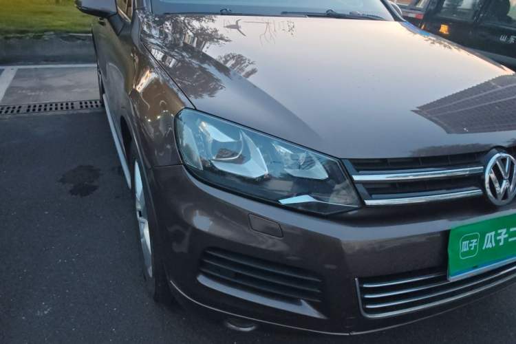 Used Volkswagen Touareg 2011 3.0 TSI High-End Version Right Front Headlight