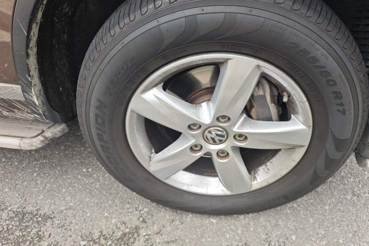 Used Volkswagen Touareg 2011 3.0 TSI Comfort Version Right Front Wheel Hub