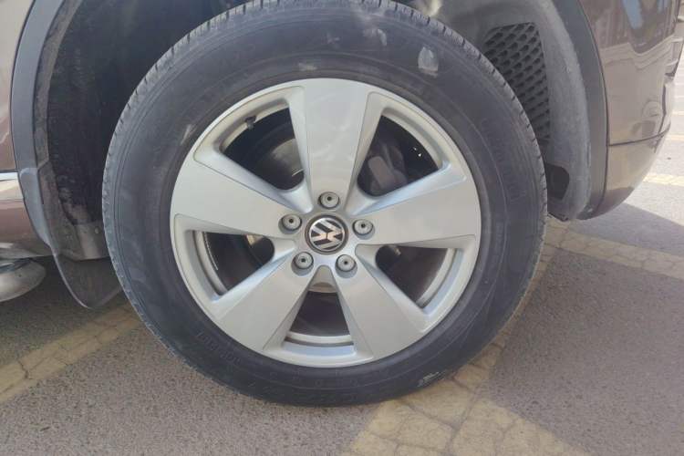 Used Volkswagen Touareg 2011 3.0 TSI High-End Version Right Front Wheel Hub