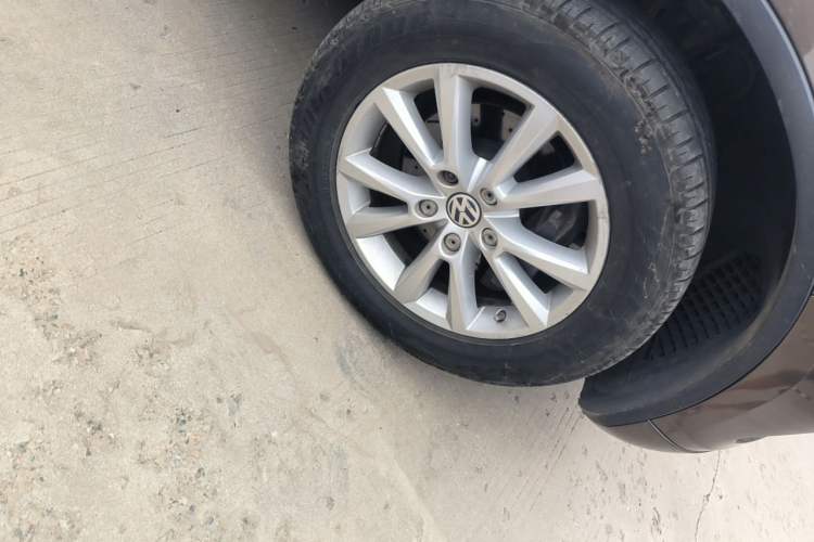 Used Volkswagen Touareg 2011 3.0 TSI Comfort Version Right Front Wheel Hub