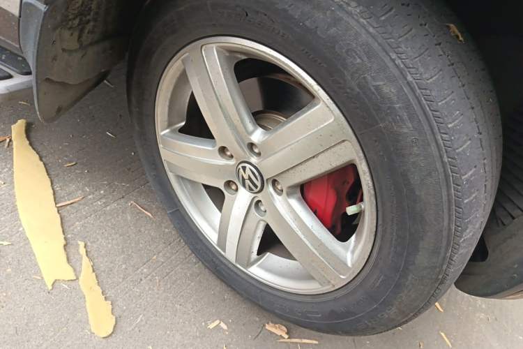 Used Volkswagen Touareg 2011 3.0 TSI Comfort Version Right Front Wheel Hub