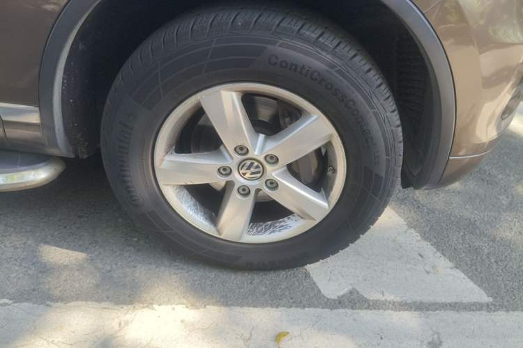 Used Volkswagen Touareg 2011 3.0 TSI Comfort Version Right Front Wheel Hub