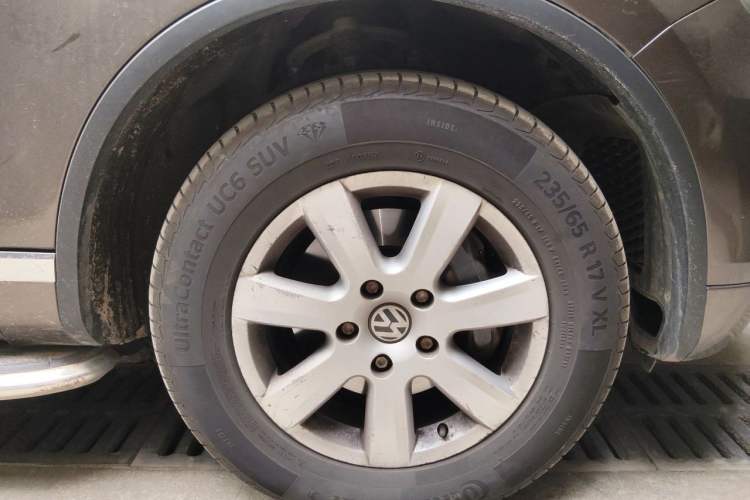 Used Volkswagen Touareg 2011 3.0 TSI Standard Version Right Front Wheel Hub
