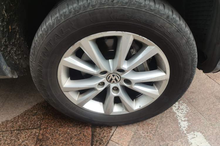 Used Volkswagen Touareg 2011 3.0 TSI High-End Version Right Front Wheel Hub