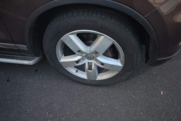 Used Volkswagen Touareg 2011 3.0 TSI High-End Version Right Front Wheel Hub