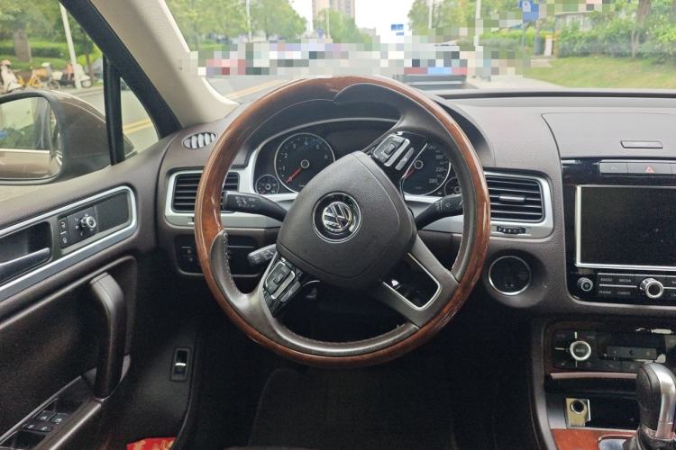 Used Volkswagen Touareg 2011 3.0 TSI Comfort Version Steering Wheel