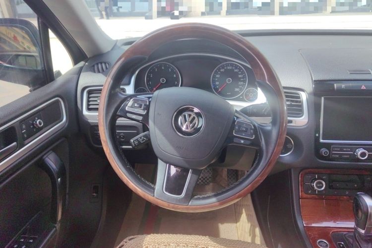 Used Volkswagen Touareg 2011 3.0 TSI High-End Version Steering Wheel