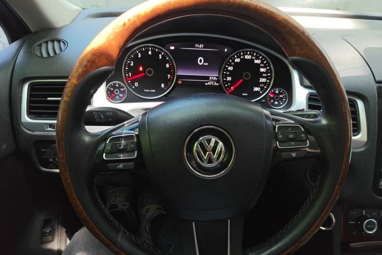 Used Volkswagen Touareg 2011 3.0 TSI Comfort Version Steering Wheel