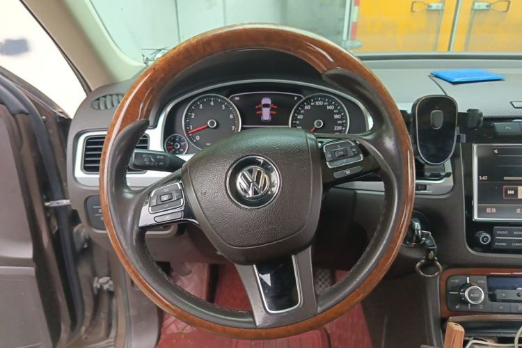Used Volkswagen Touareg 2011 3.0 TSI Comfort Version Steering Wheel