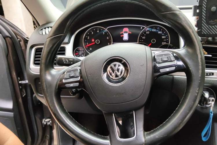 Used Volkswagen Touareg 2011 3.0 TSI Standard Version Steering Wheel