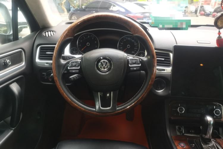 Used Volkswagen Touareg 2011 3.0 TSI High-End Version Steering Wheel