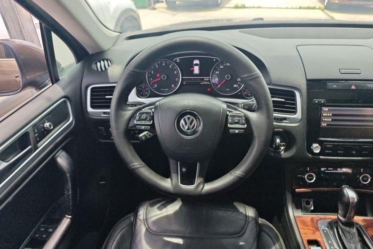 Used Volkswagen Touareg 2011 3.0 TSI Standard Version Steering Wheel