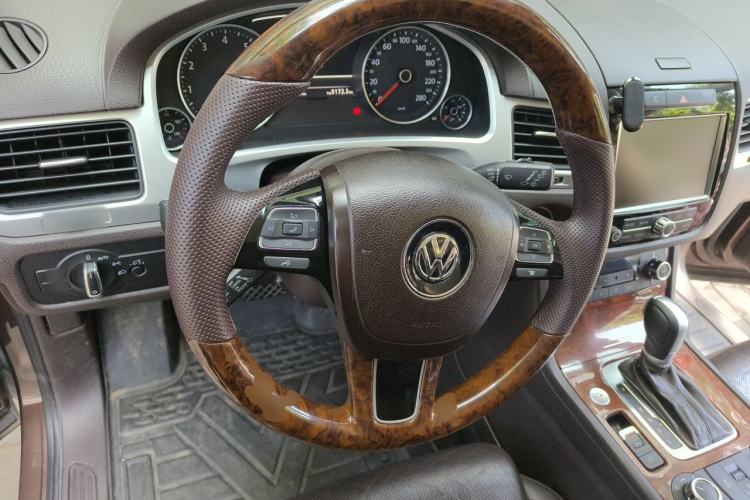 Used Volkswagen Touareg 2011 3.0 TSI Luxury Edition Steering Wheel