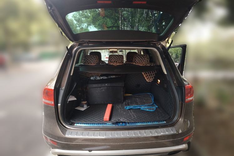 Used Volkswagen Touareg 2011 3.0 TDI Diesel High-End Model Trunk