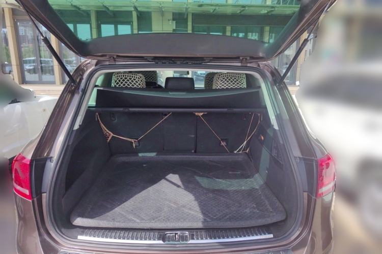 Used Volkswagen Touareg 2011 3.0 TSI High-End Version Trunk