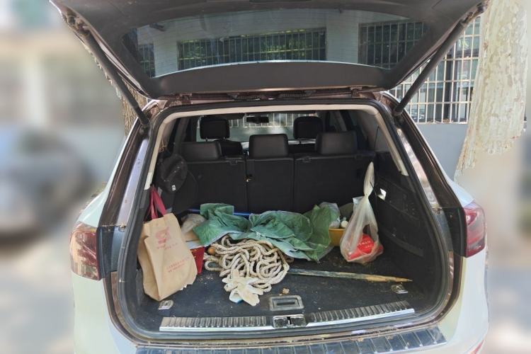 Used Volkswagen Touareg 2011 3.0 TSI Comfort Version Trunk