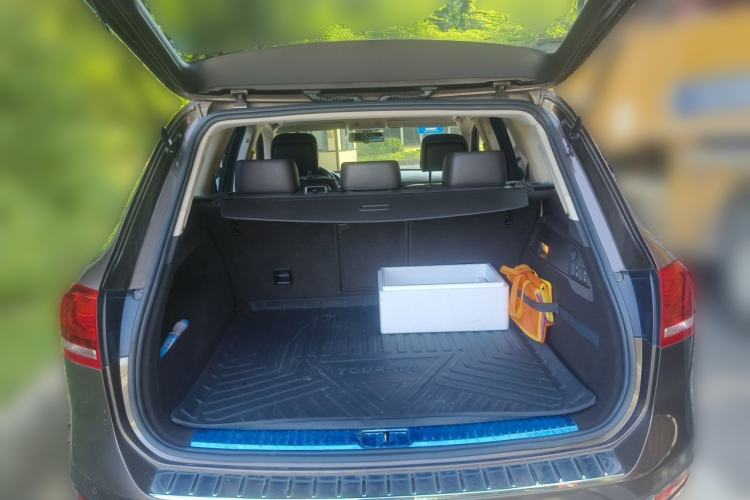 Used Volkswagen Touareg 2011 3.0 TSI Comfort Version Trunk