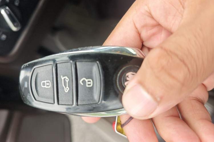 Used Volkswagen Touareg 2011 3.0 TSI Comfort Version Vehicle Key