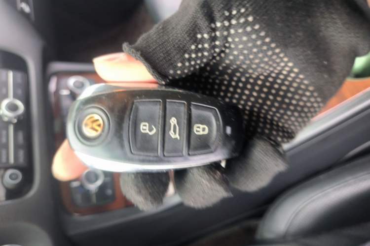 Used Volkswagen Touareg 2011 3.0 TSI Comfort Version Vehicle Key