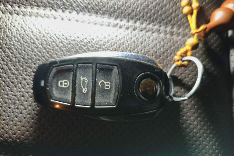 Used Volkswagen Touareg 2011 3.0 TSI Comfort Version Vehicle Key