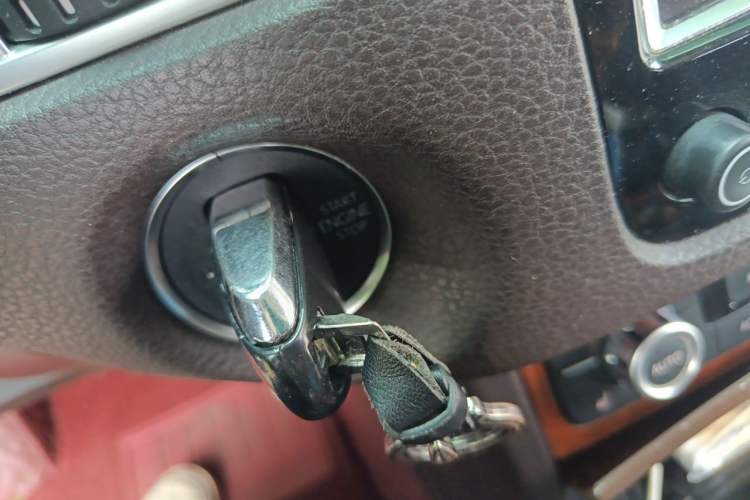 Used Volkswagen Touareg 2011 3.0 TSI Comfort Version Vehicle Key
