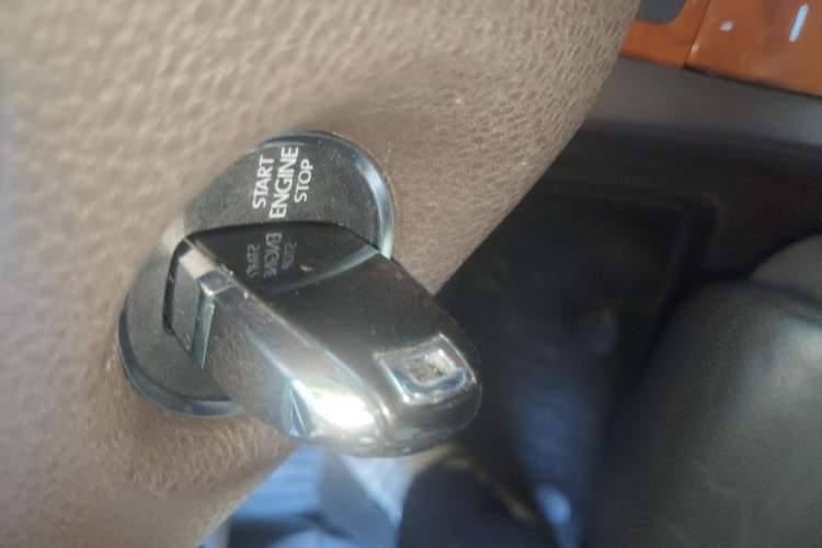Used Volkswagen Touareg 2011 3.0 TSI Comfort Version Vehicle Key