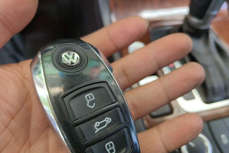 Used Volkswagen Touareg 2011 3.0 TSI Luxury Edition Vehicle Key