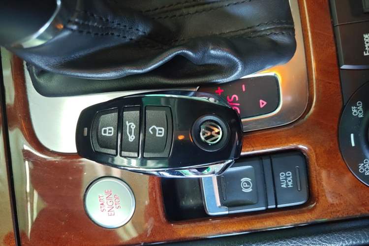 Used Volkswagen Touareg 2011 3.0 TSI Hybrid Vehicle Key
