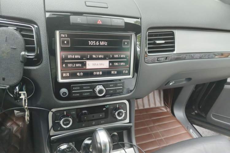Used Volkswagen Touareg 2012 R-Line High-End Model Audio And AC Panel