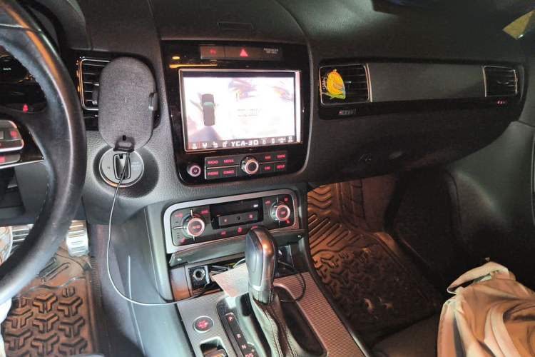 Used Volkswagen Touareg 2012 R-Line Luxury Model Audio And AC Panel