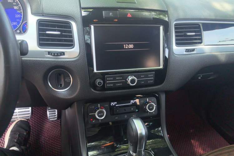 Used Volkswagen Touareg 2012 R-Line Luxury Model Audio And AC Panel