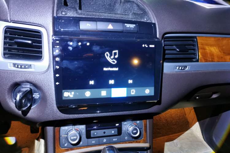 Used Volkswagen Touareg 2012 R-Line High-End Model Audio And AC Panel