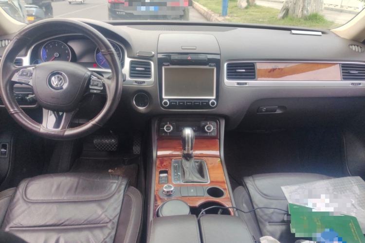 Used Volkswagen Touareg 2012 R-Line High-End Model Center Console