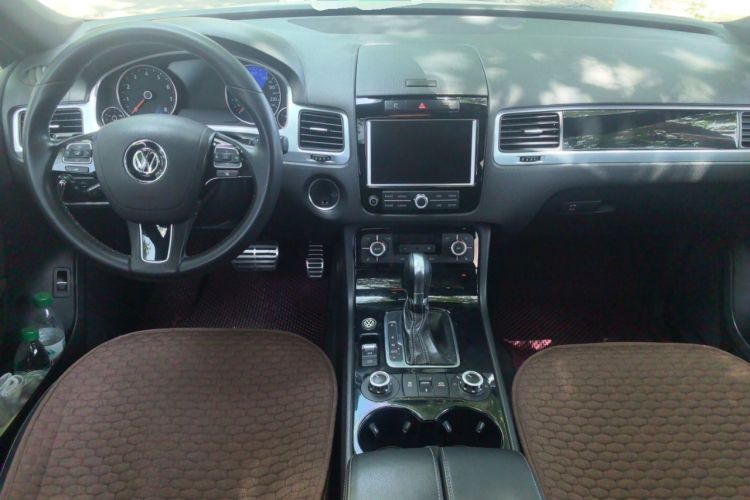 Used Volkswagen Touareg 2012 R-Line Luxury Model Center Console
