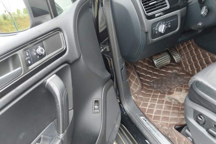 Used Volkswagen Touareg 2012 R-Line High-End Model Driver Seat