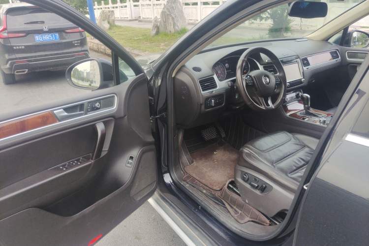 Used Volkswagen Touareg 2012 R-Line High-End Model Driver Seat