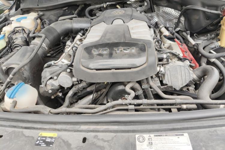 Used Volkswagen Touareg 2012 R-Line High-End Model Engine Bay