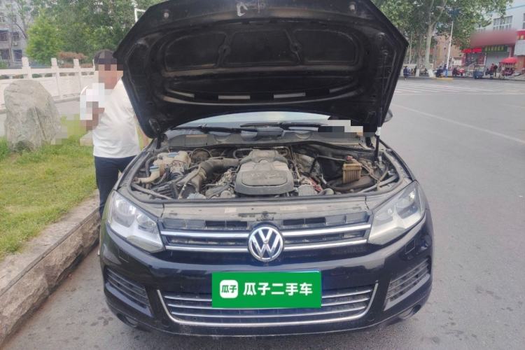Used Volkswagen Touareg 2012 R-Line High-End Model Engine Bay