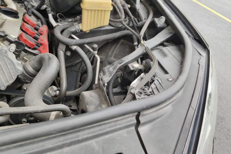 Used Volkswagen Touareg 2012 R-Line High-End Model Engine Bay Left