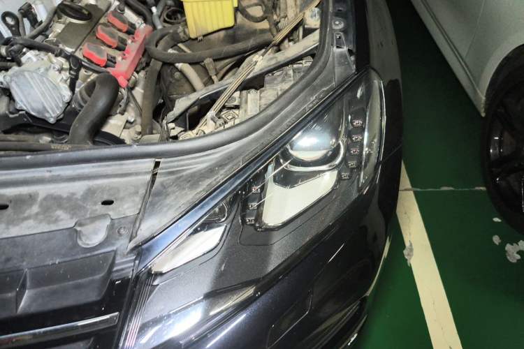 Used Volkswagen Touareg 2012 R-Line Luxury Model Engine Bay Left