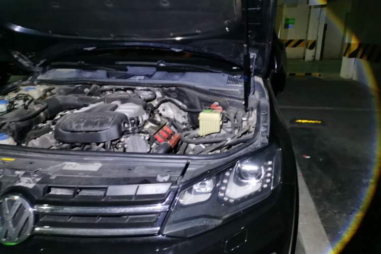 Used Volkswagen Touareg 2012 R-Line High-End Model Engine Bay Left