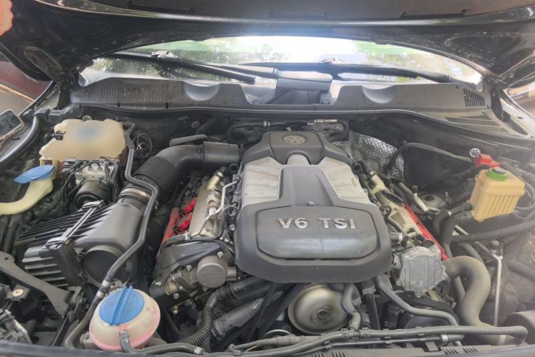 Used Volkswagen Touareg 2012 R-Line Luxury Model Engine Bay