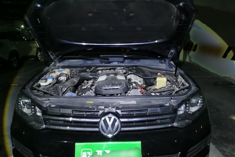 Used Volkswagen Touareg 2012 R-Line High-End Model Engine Bay