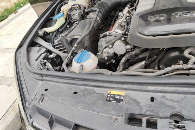 Used Volkswagen Touareg 2012 R-Line High-End Model Engine Bay Right